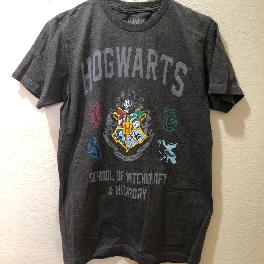 Women’s Hogwarts Graphic Tee - Charcoal